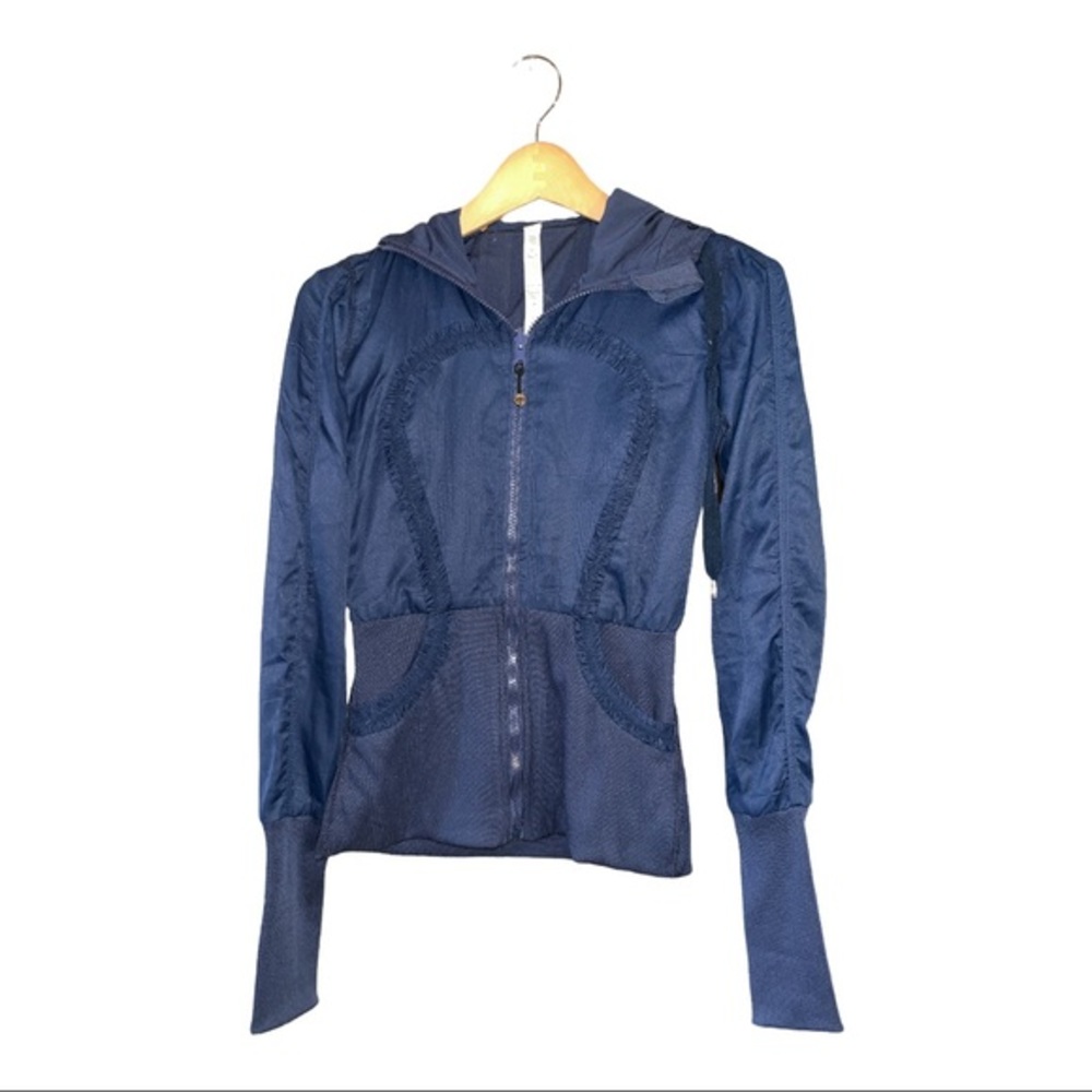 Lululemon jacket size 4